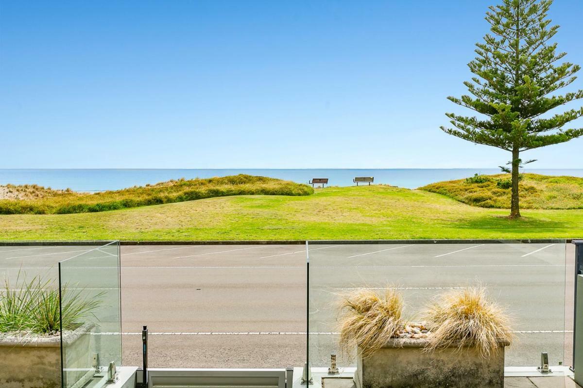 Beachfront Location Apartment Mount Maunganui Bagian luar foto