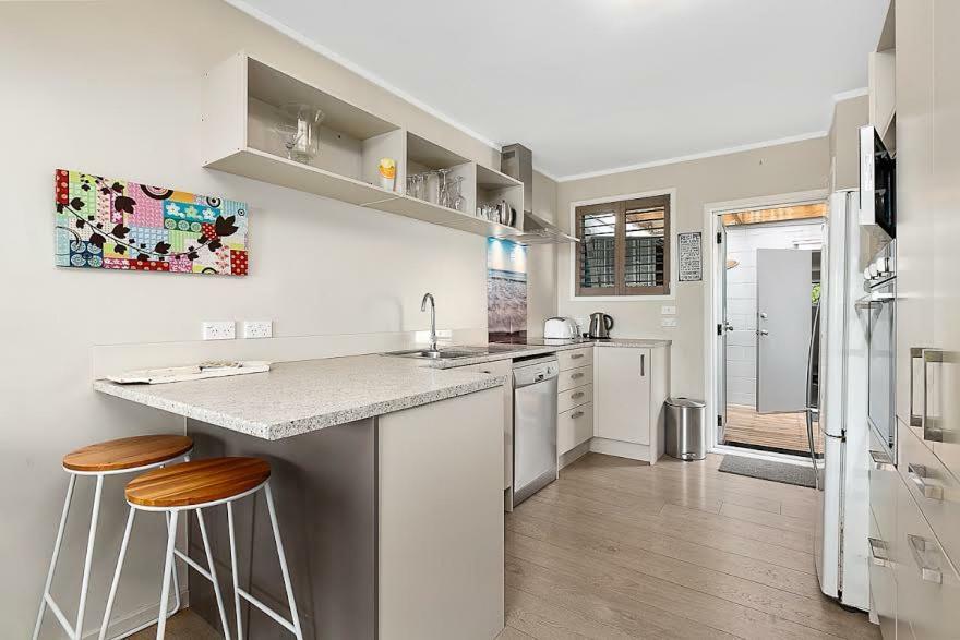 Beachfront Location Apartment Mount Maunganui Bagian luar foto