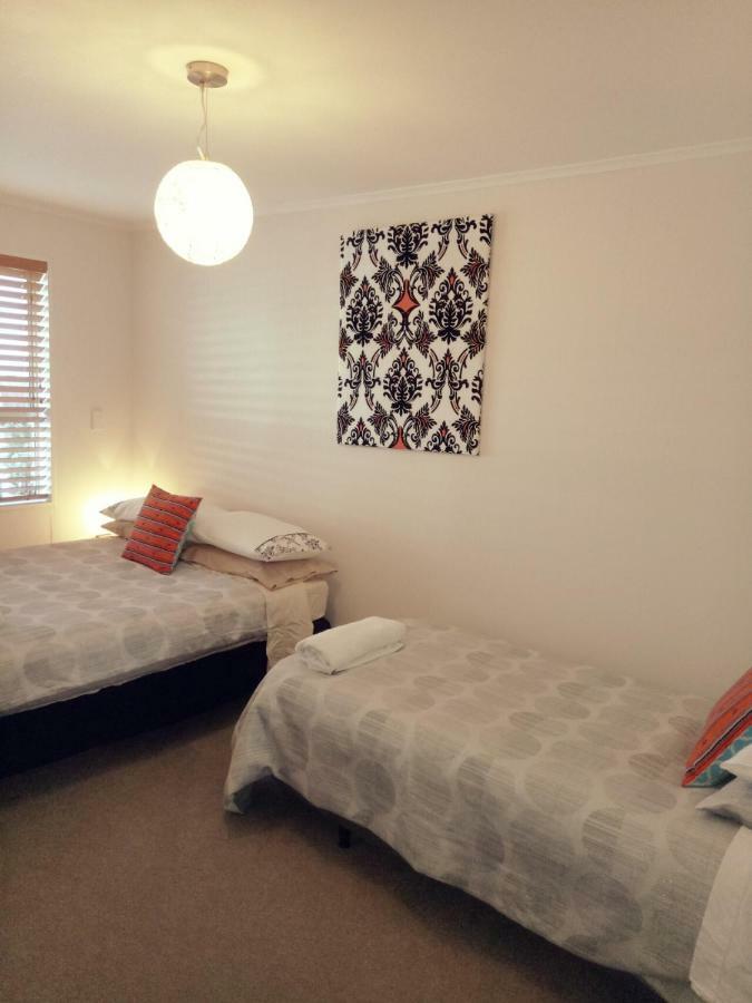 Beachfront Location Apartment Mount Maunganui Bagian luar foto
